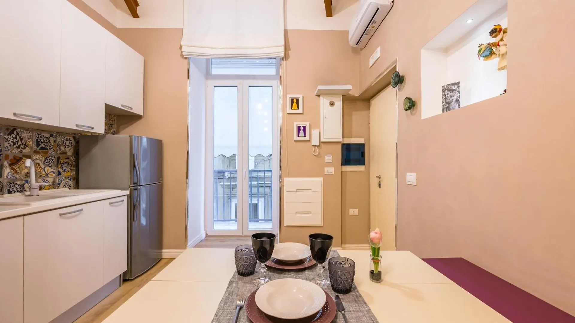 Toledo Warm Renovated Studio Naples Apartment