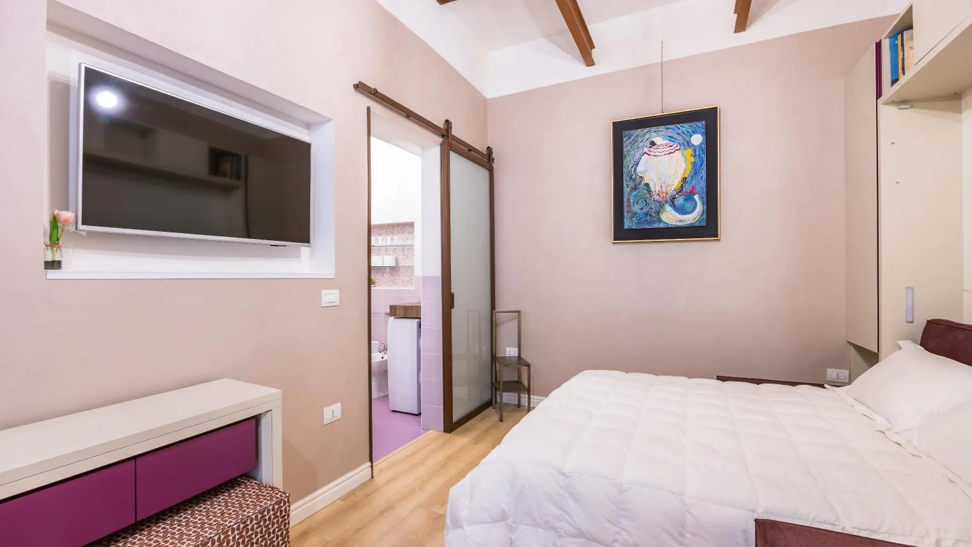 Toledo Warm Renovated Studio Naples Apartment