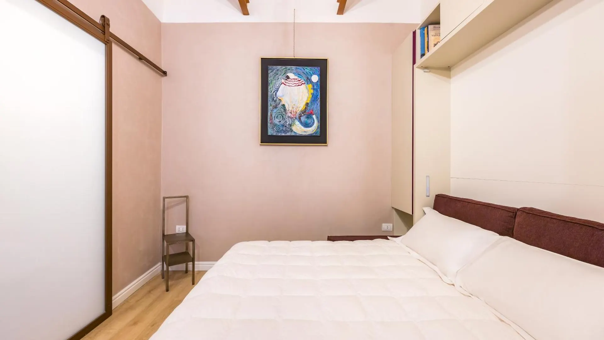 Toledo Warm Renovated Studio Naples Apartment
